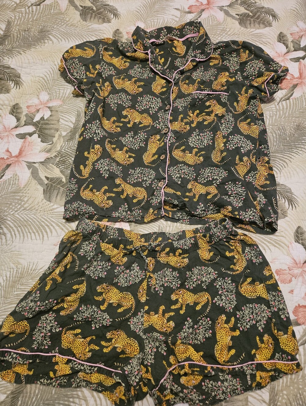 Women’s Leopard Print Short Pajama Set with Pink Trim - Dark Green